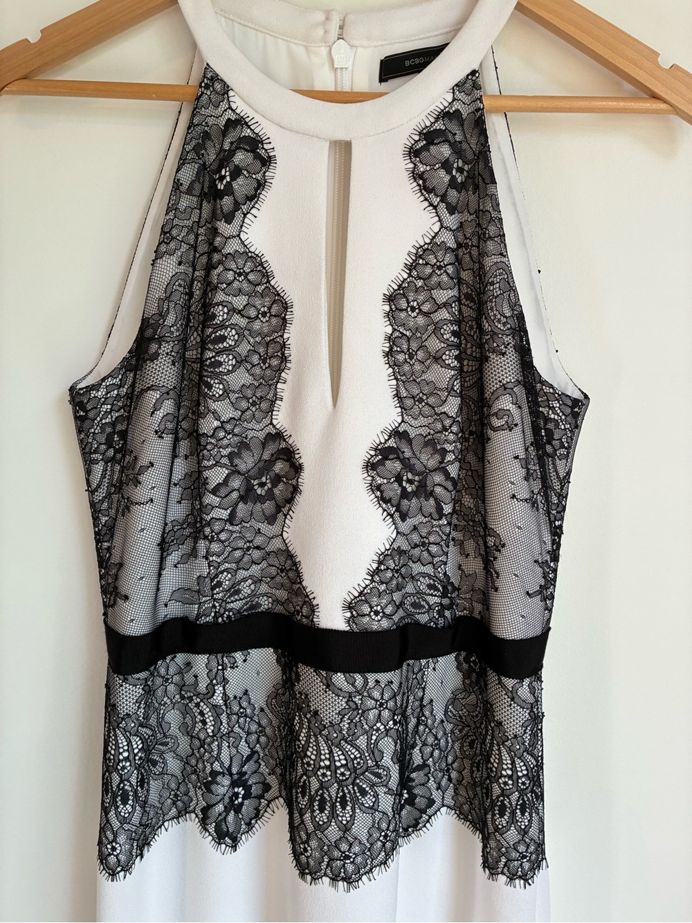 NWT BCBGMaxAzria Georgianna Lace Bicolour Halter Maxi Gown 4 - Picture 7 of 16